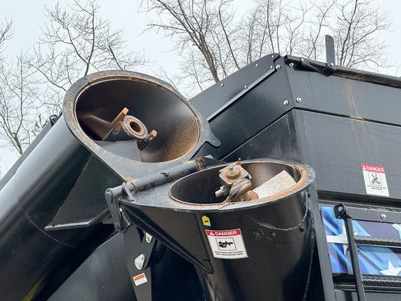 2021 J&M 1432-22 Grain Cart