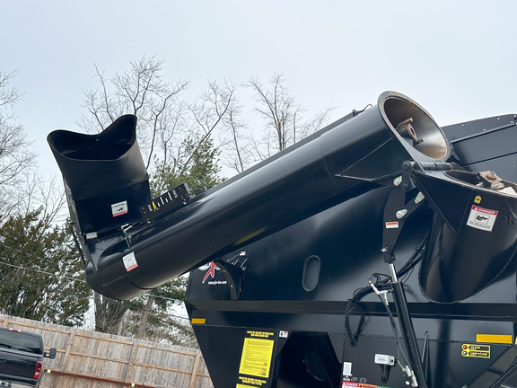 2021 J&M 1432-22 Grain Cart