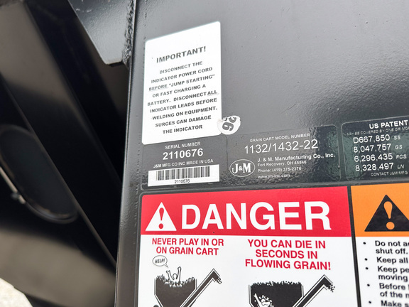 2021 J&M 1432-22 Grain Cart