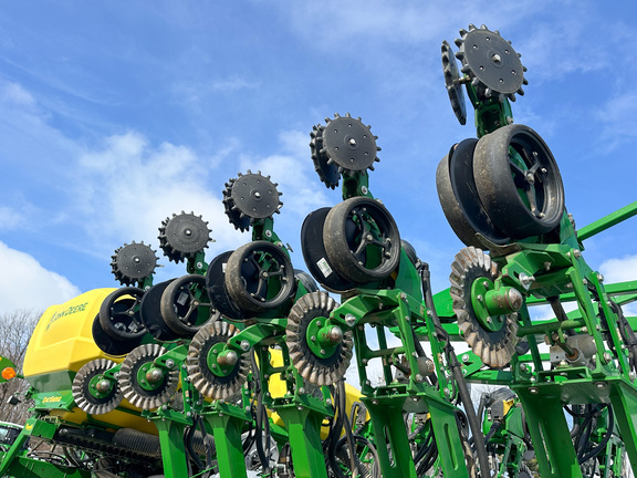 2023 John Deere 1795 Planter