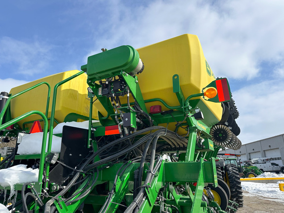 2023 John Deere 1795 Planter