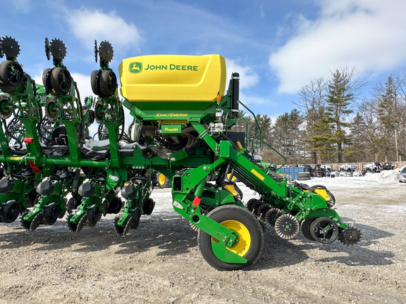 2023 John Deere 1795 Planter