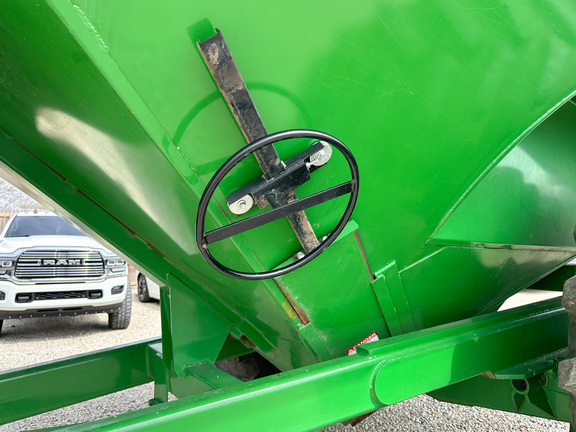 2010 J&M 1000 Grain Cart