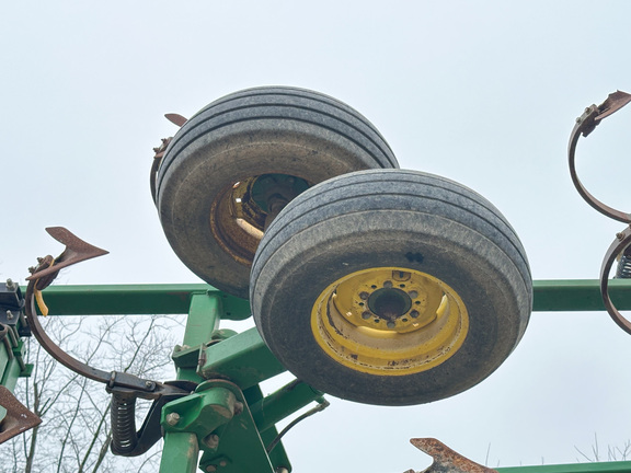 2008 John Deere 2210 Field Cultivator