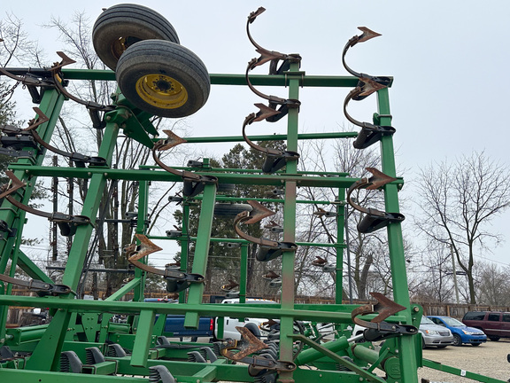 2008 John Deere 2210 Field Cultivator