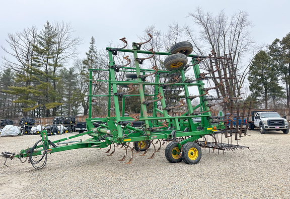 2008 John Deere 2210 Field Cultivator