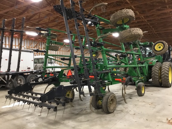 2012 John Deere 2410 Chisel Plow
