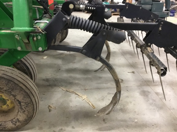 2012 John Deere 2410 Chisel Plow