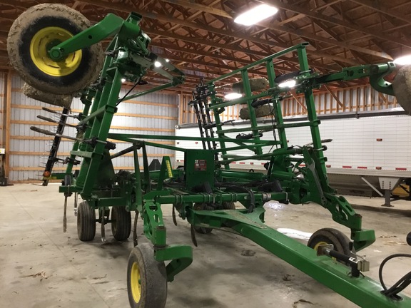 2012 John Deere 2410 Chisel Plow