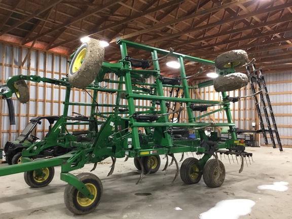 2012 John Deere 2410 Chisel Plow