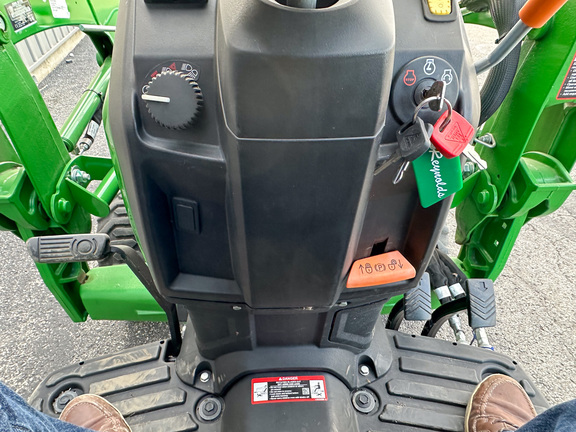 2022 John Deere 1023E Tractor Compact