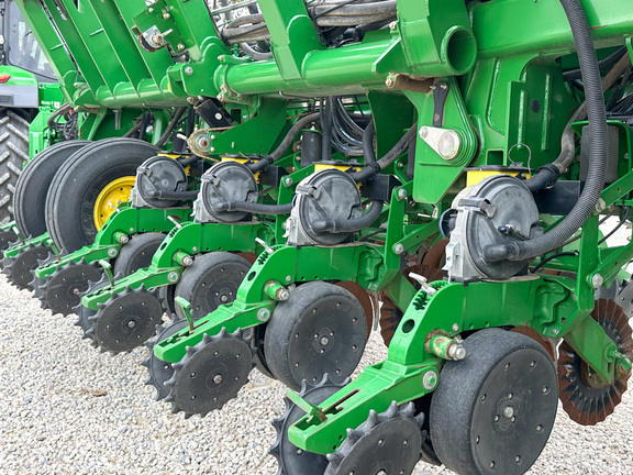 2013 John Deere 1790 Planter
