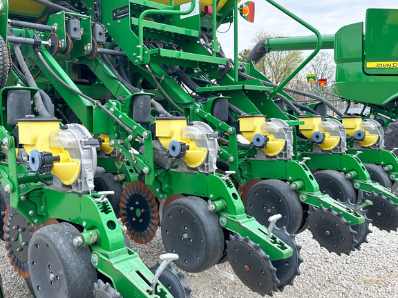 2013 John Deere 1790 Planter