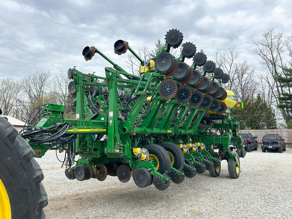 2013 John Deere 1790 Planter