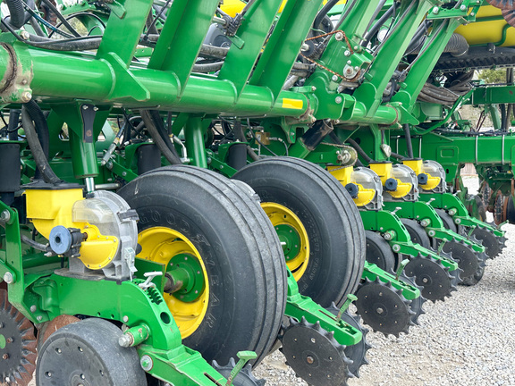 2013 John Deere 1790 Planter