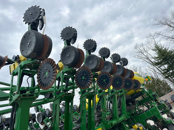 2013 John Deere 1790 Planter