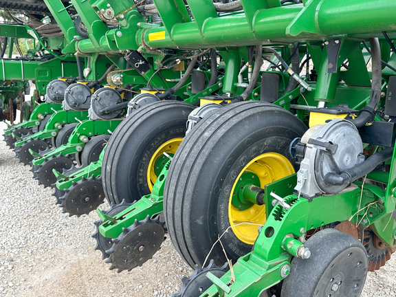 2013 John Deere 1790 Planter