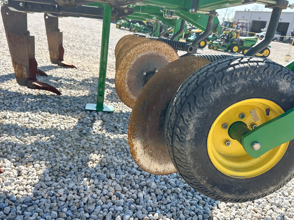 2014 John Deere 2100 Disk Ripper
