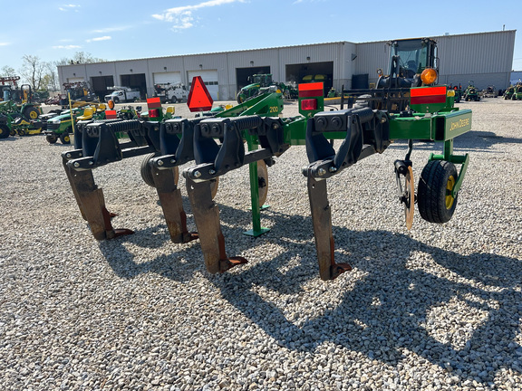 2014 John Deere 2100 Disk Ripper