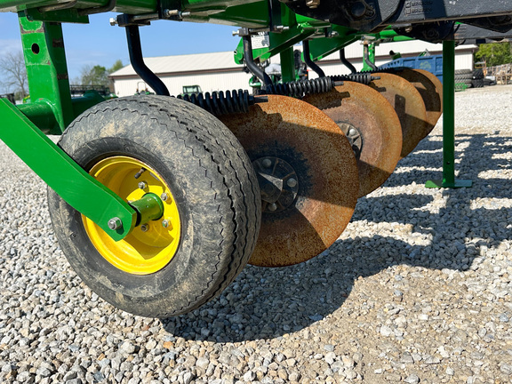 2014 John Deere 2100 Disk Ripper