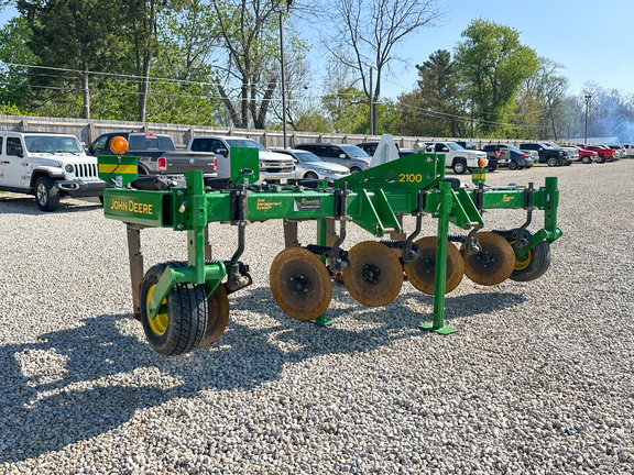 2014 John Deere 2100 Disk Ripper