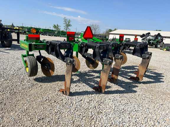 2014 John Deere 2100 Disk Ripper