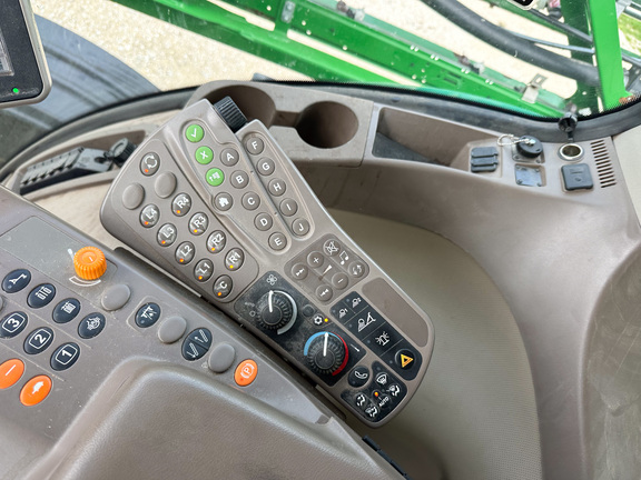 2015 John Deere R4030 Sprayer/High Clearance