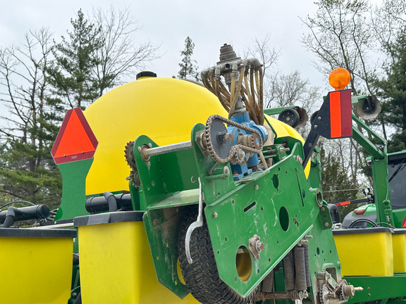 2011 John Deere 1770NT Planter
