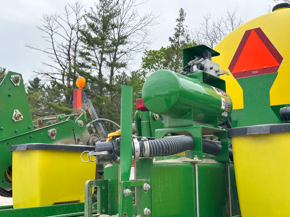2011 John Deere 1770NT Planter