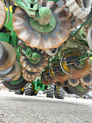 2011 John Deere 1770NT Planter