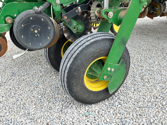 2011 John Deere 1770NT Planter