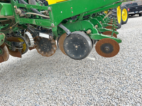 2011 John Deere 1770NT Planter