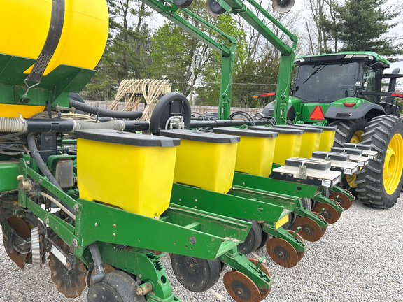 2011 John Deere 1770NT Planter