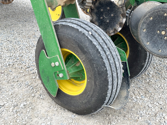 2011 John Deere 1770NT Planter