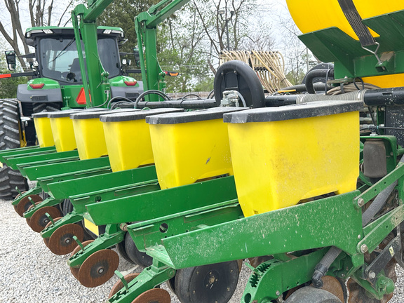 2011 John Deere 1770NT Planter