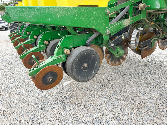 2011 John Deere 1770NT Planter