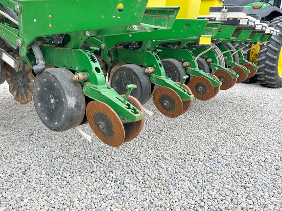 2011 John Deere 1770NT Planter