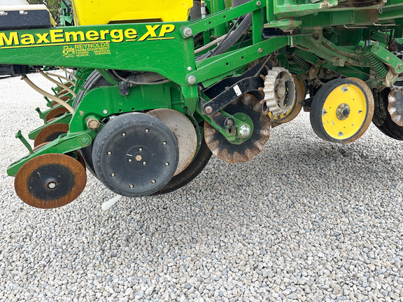 2011 John Deere 1770NT Planter