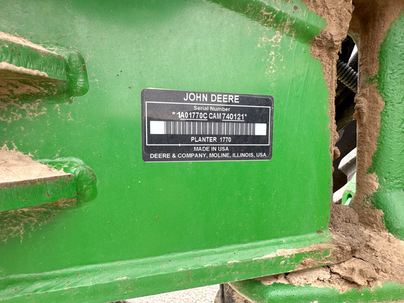 2011 John Deere 1770NT Planter