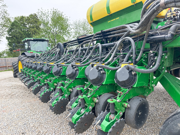 2010 John Deere DB60 Planter