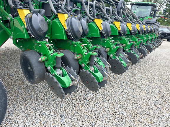2010 John Deere DB60 Planter