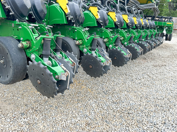 2010 John Deere DB60 Planter