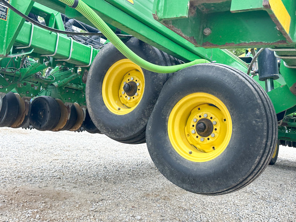 2010 John Deere DB60 Planter