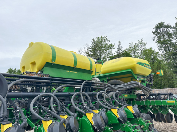 2010 John Deere DB60 Planter