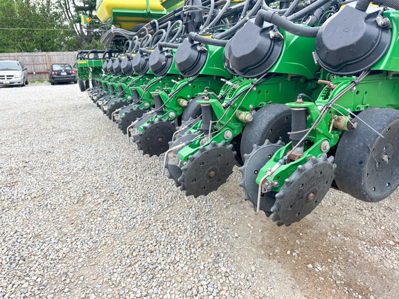 2010 John Deere DB60 Planter