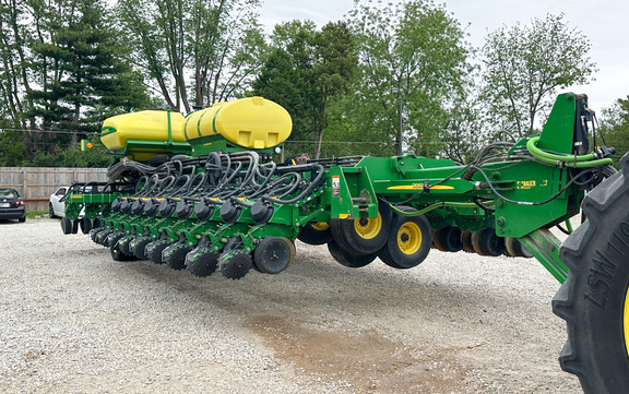 2010 John Deere DB60 Planter