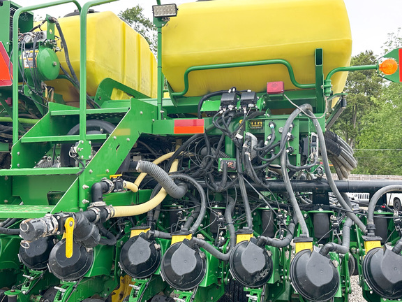 2010 John Deere DB60 Planter