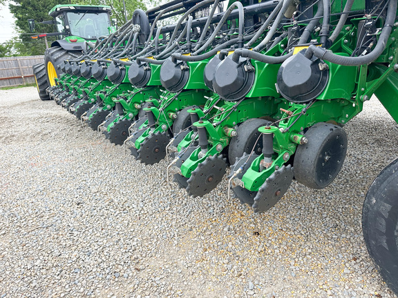 2010 John Deere DB60 Planter