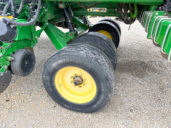 2010 John Deere DB60 Planter