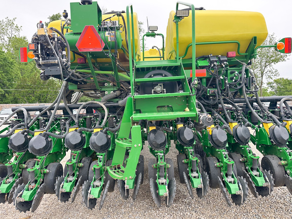 2010 John Deere DB60 Planter